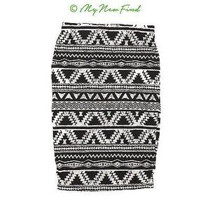 Material Girl Juniors Knee Length Skirt Size M Black White Geo Print NWT B45